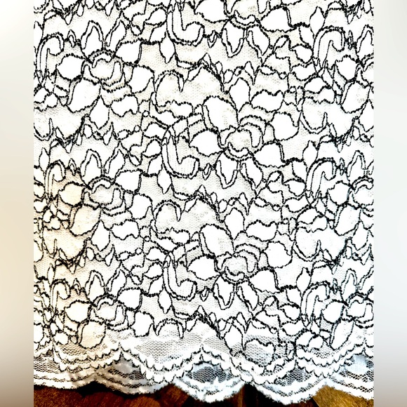 EUC Karl Lagerfeld Black&White Embroidered Lace Layered Top - Picture 12 of 15